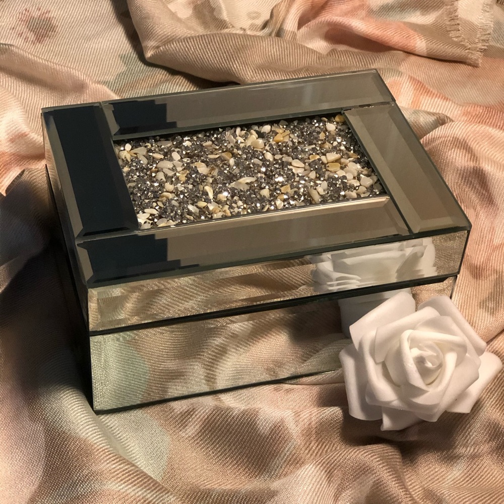 Jewelry/keepsake box 🌼